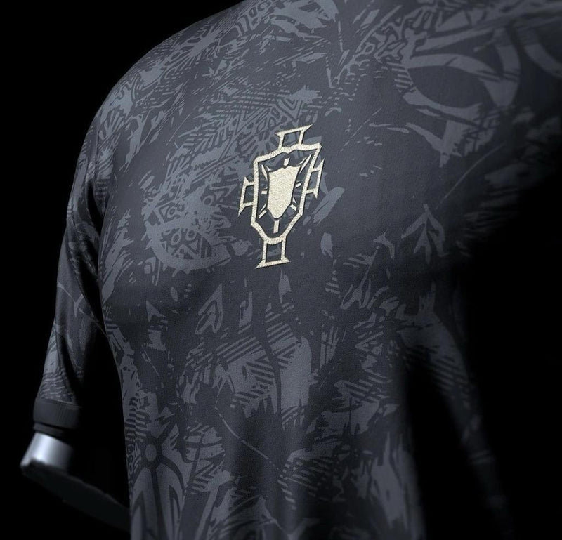 Camisa Portugal Edição Especial Cristiano Ronaldo - Comma Football Modelo Torcedor